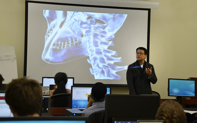 Henry_Teaching_BioVisualization_at_Cornell_Web